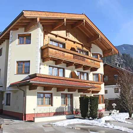 Apartment In Kaltenbach Near Lift, Cleaning Included Stumm